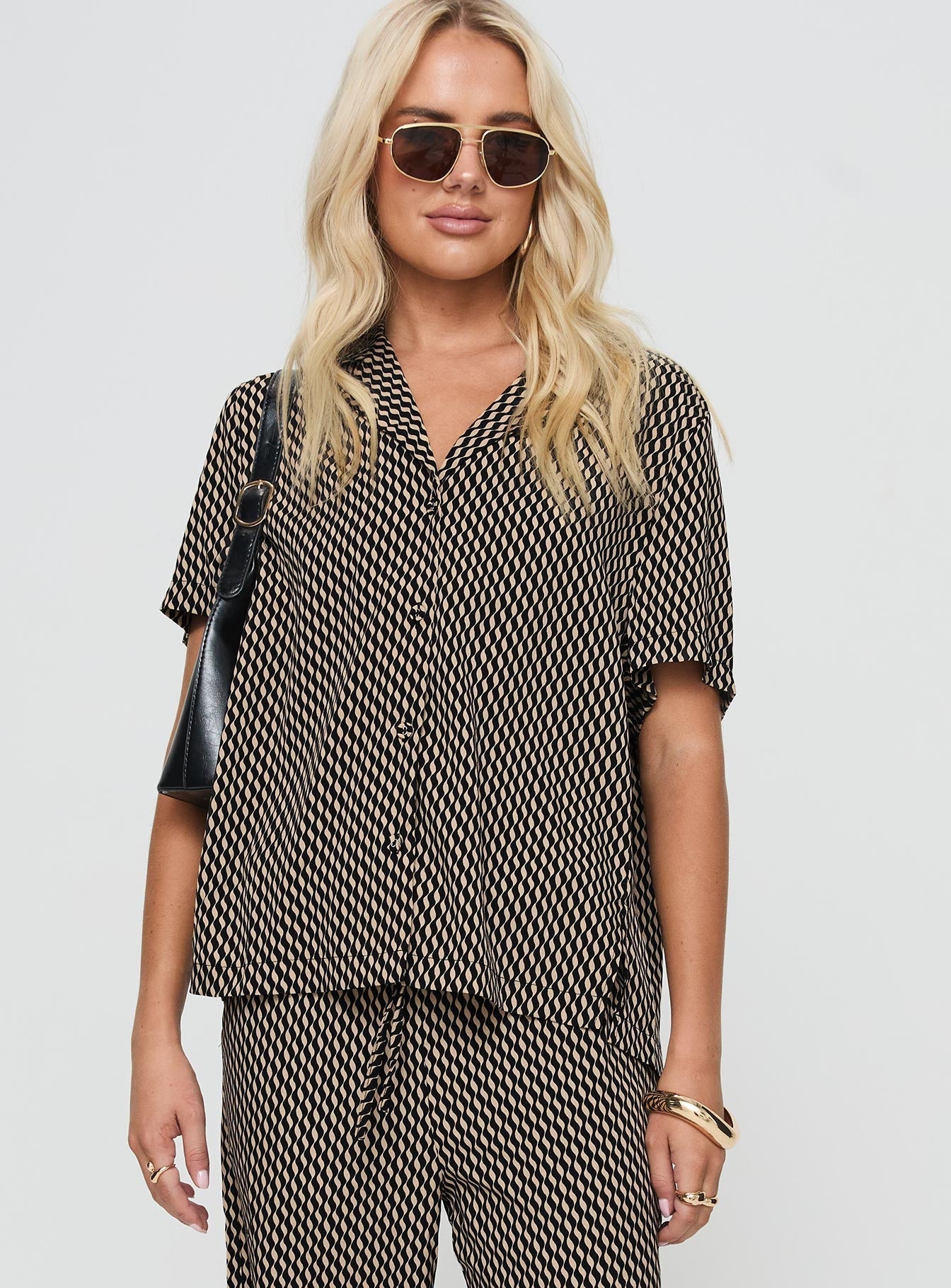 Begonia Shirt Beige / Black