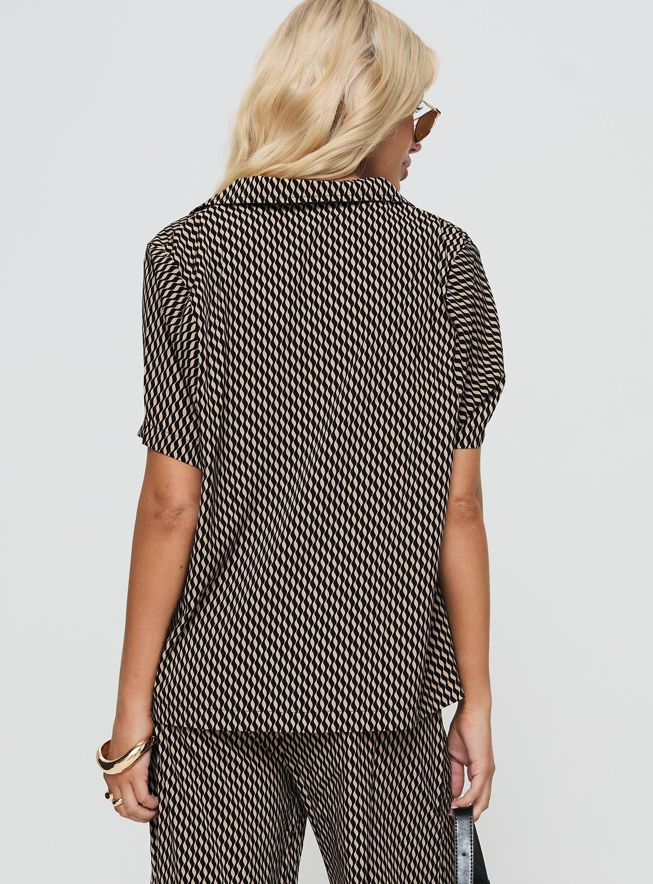 Begonia Shirt Beige / Black